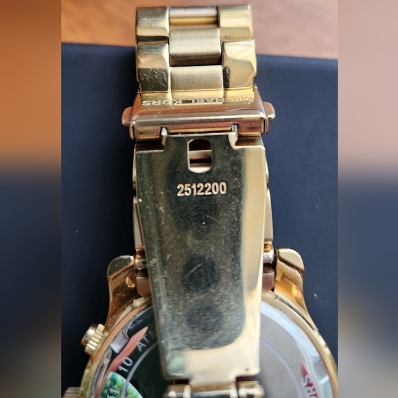 Michael Kors Women's MK6162 Gold Runway Watch - Picture 7 of 9